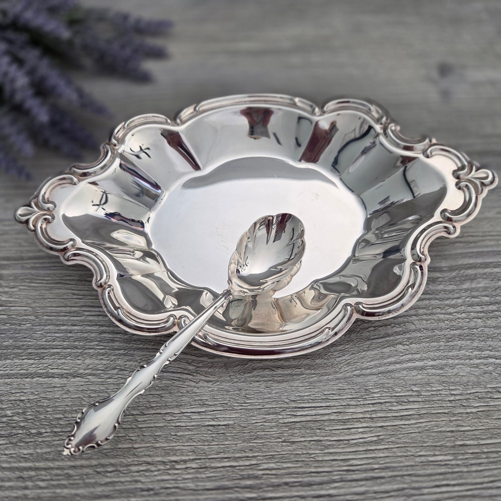 International Silver Wakefield Nut Dish Spoon Set Silverplate Scalloped Serving
